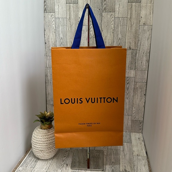 Louis Vuitton Gift Bag with ribbon - Picture 1 of 8